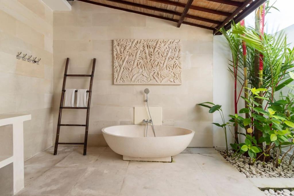 Villa West Indies Ubud, Close To Ubud Center Exterior photo