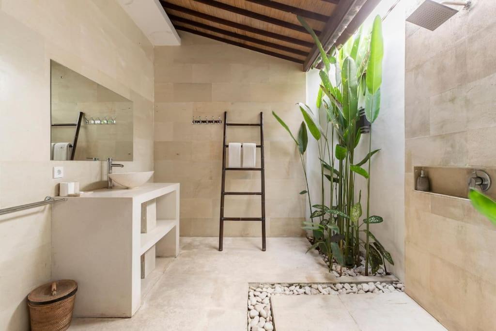 Villa West Indies Ubud, Close To Ubud Center Exterior photo