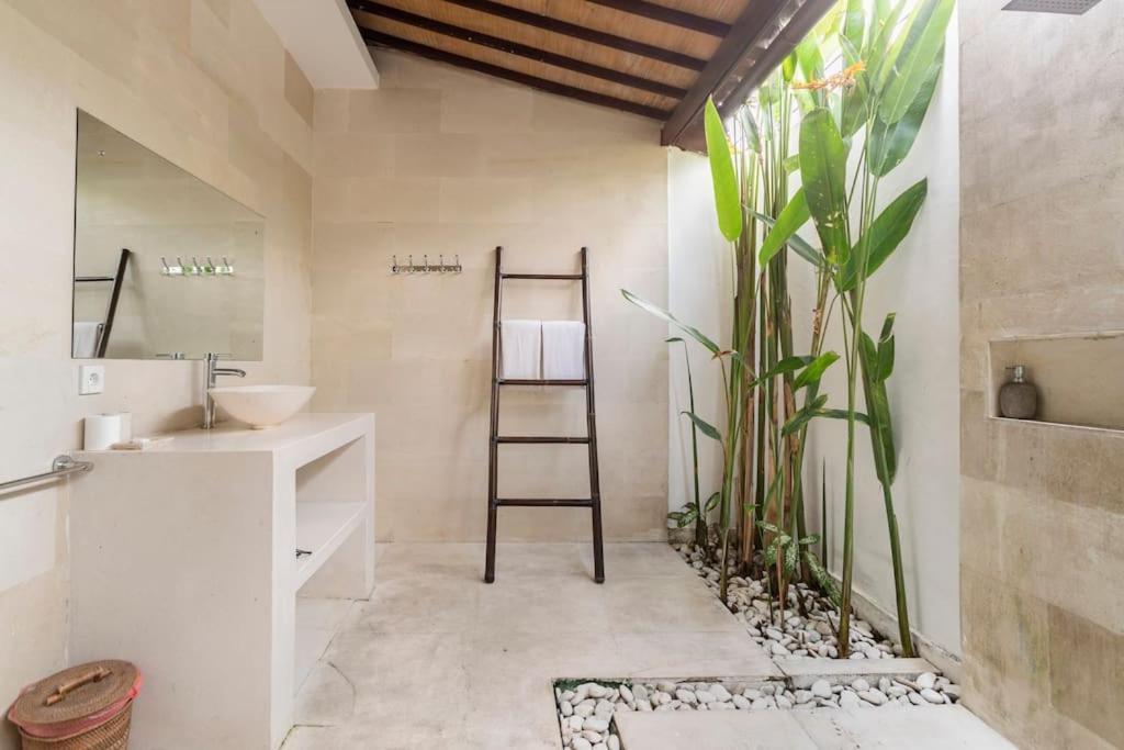 Villa West Indies Ubud, Close To Ubud Center Exterior photo