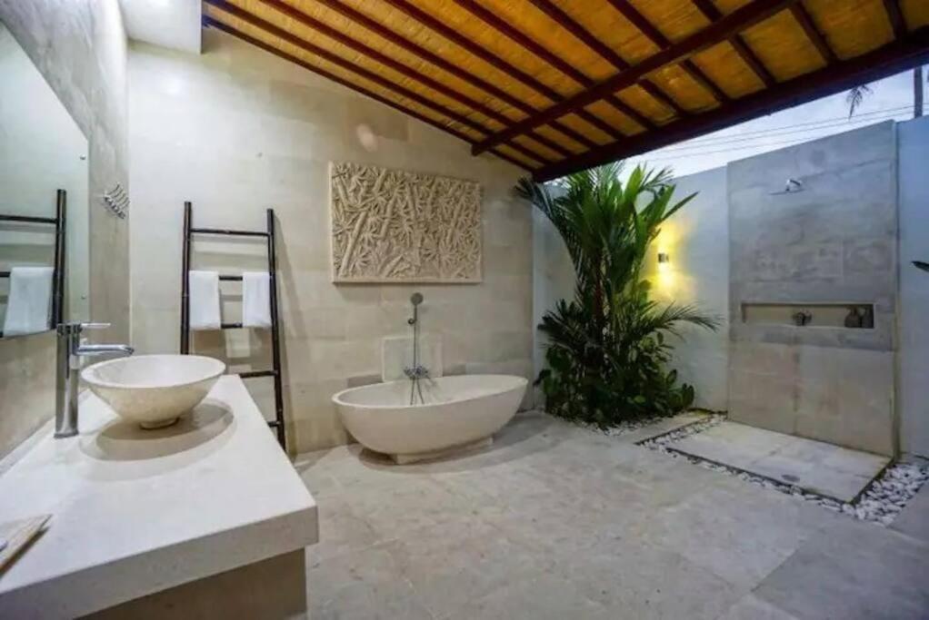 Villa West Indies Ubud, Close To Ubud Center Exterior photo